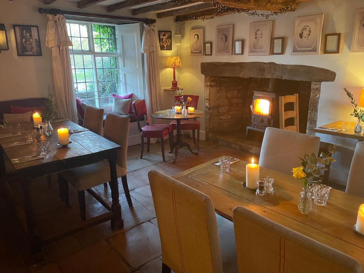 The Swan Inn Swinbrook Burford Kültér fotó