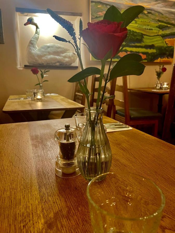 The Swan Inn Swinbrook Burford Kültér fotó
