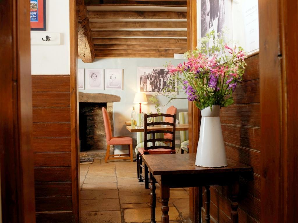 The Swan Inn Swinbrook Burford Kültér fotó